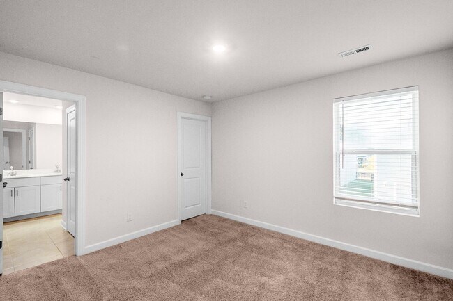 Building Photo - Beautiful and Spacious Home in the Heart o...