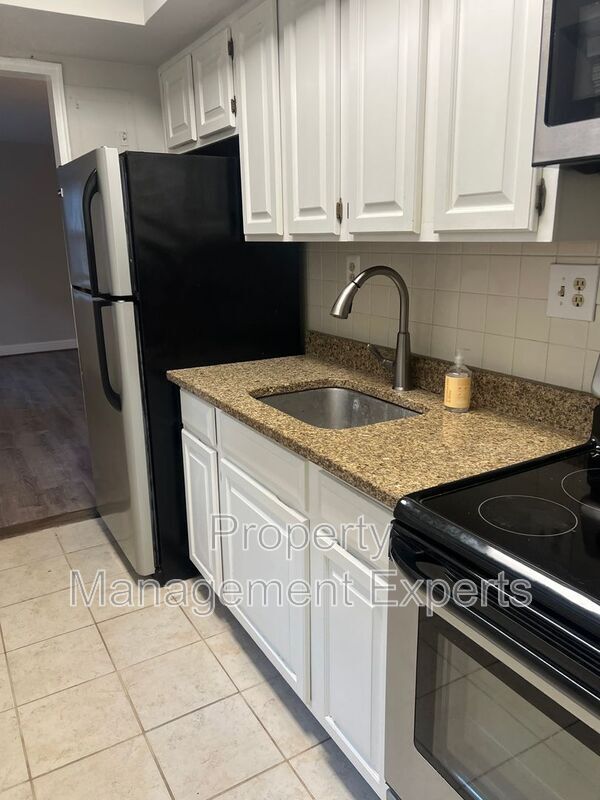 Building Photo - 1322 Fort Myer Dr