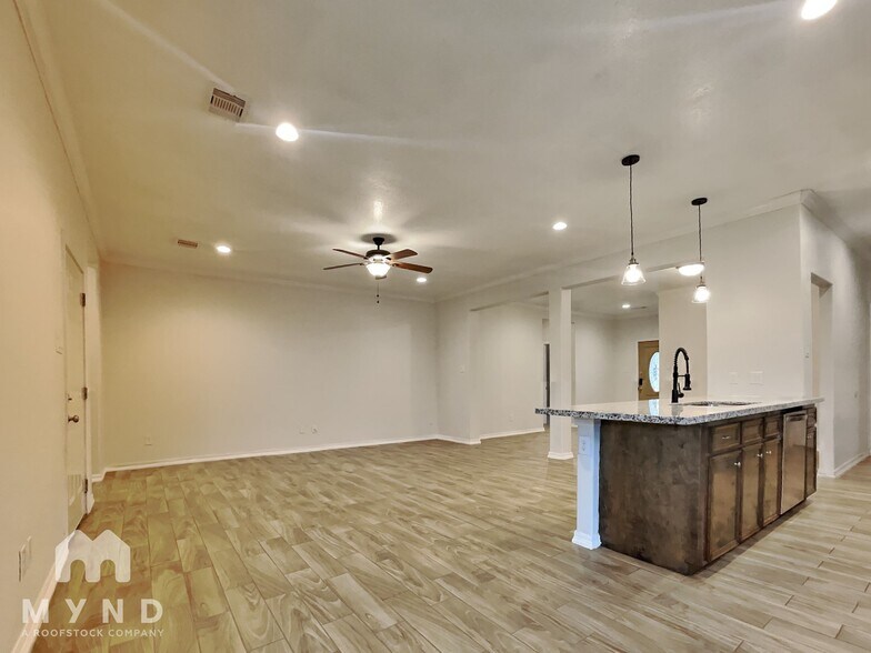 Building Photo - 3638 Lydia St