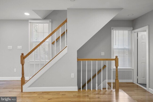 Building Photo - 10 Loganwood Ct