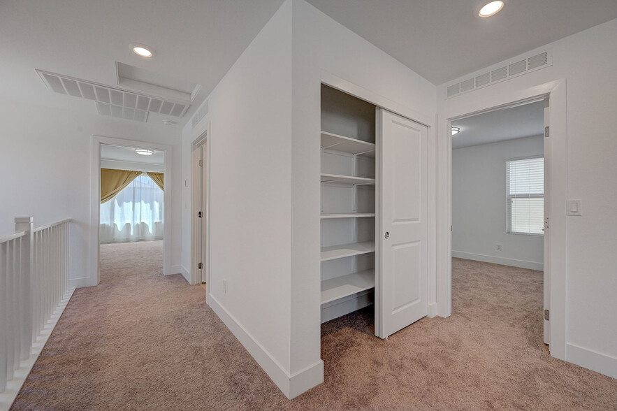 Building Photo - 5927 W Frias Ave