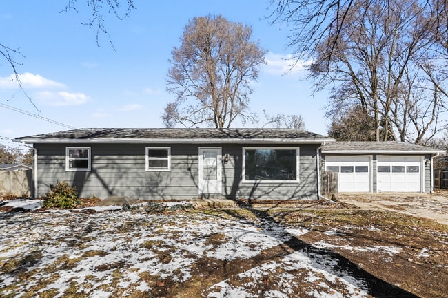 Building Photo - 10203 Shadowlane Ave