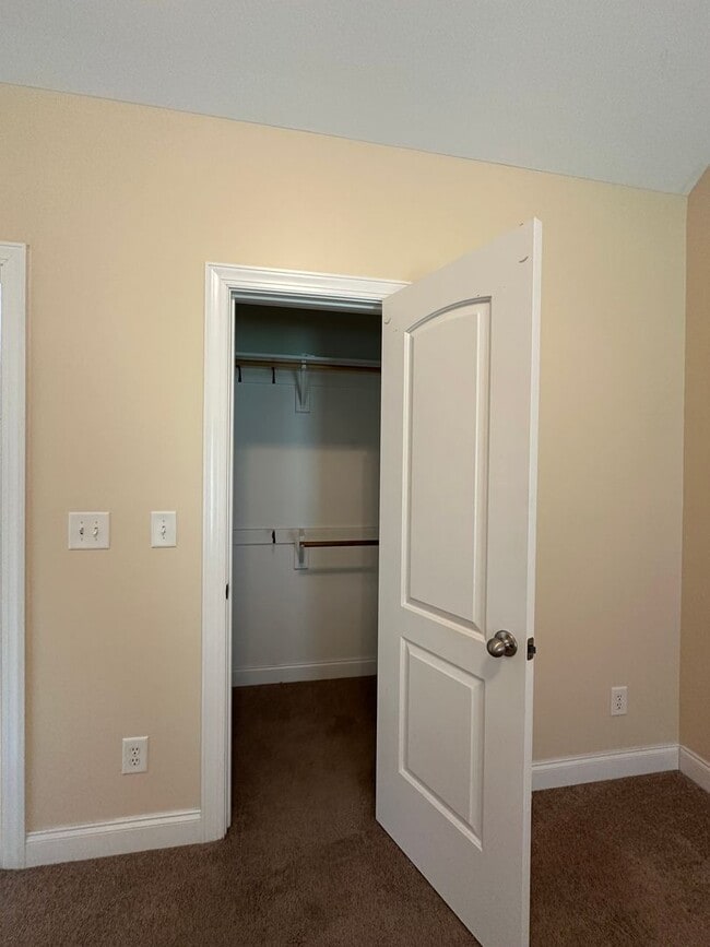Building Photo - Inviting 3 Bed 2 Bath House