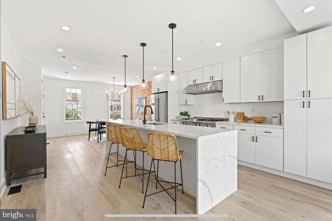 Building Photo - 625 Quebec Place NW