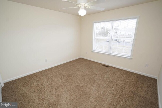 Building Photo - 439 Parkview Ct