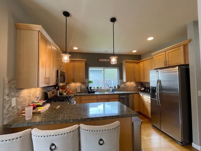 Building Photo - AVAILABLE NOW: Spacious 4 bdrm, 3 bath home in Cedar Ridge Development!