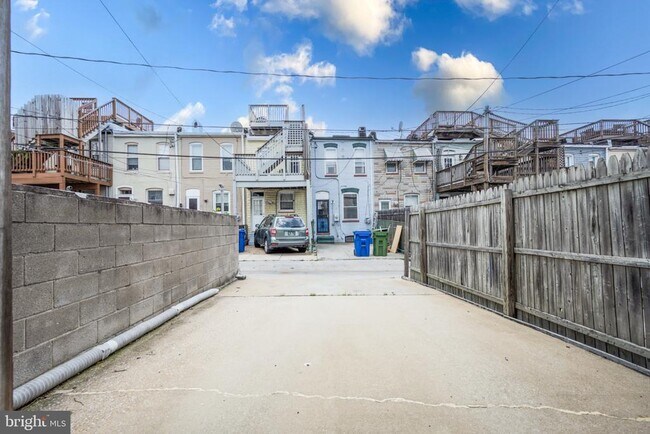 Building Photo - 226 S East Ave