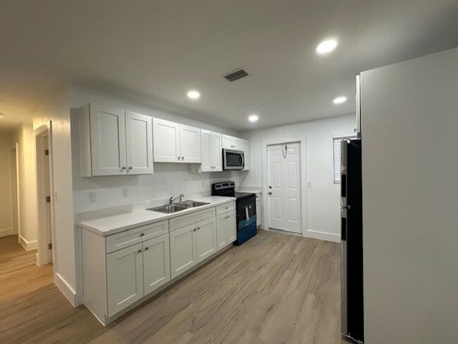 Building Photo - 108 Premiere LLC &amp; 128 Premiere LLC