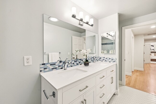 Building Photo - Luxury Acreage Estate in Hollywood Hill | Woodinville Retreat with Modern Upgrades