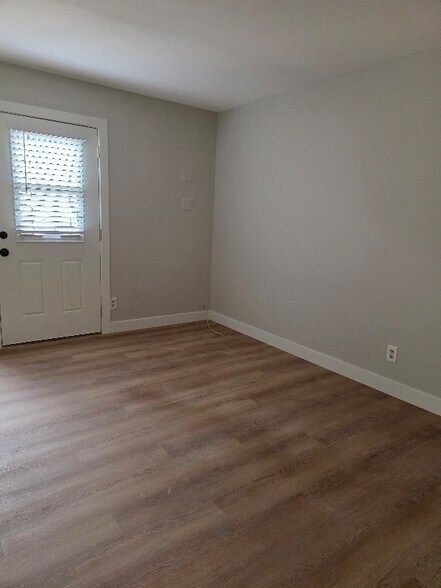 Building Photo - 1834 Escondido Terrace