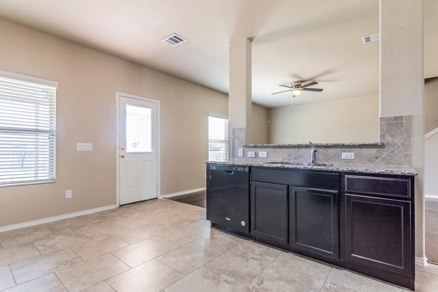 Building Photo - 802 Lee Trevino