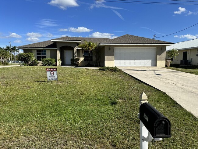 Building Photo - 3927 SW 16th Pl