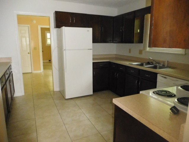 Building Photo - House for Rent