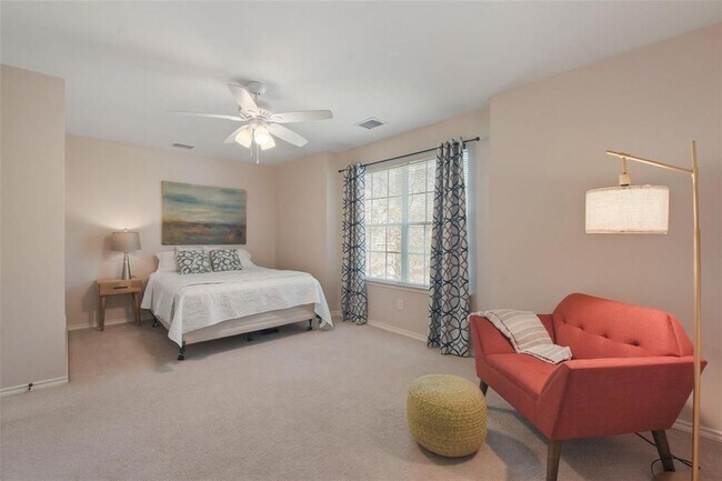 Building Photo - 7 S Villa Oaks Dr