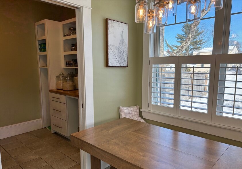 Building Photo - 107 Maple St