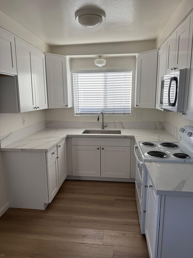 Building Photo - 5436-4 Imperial Ave