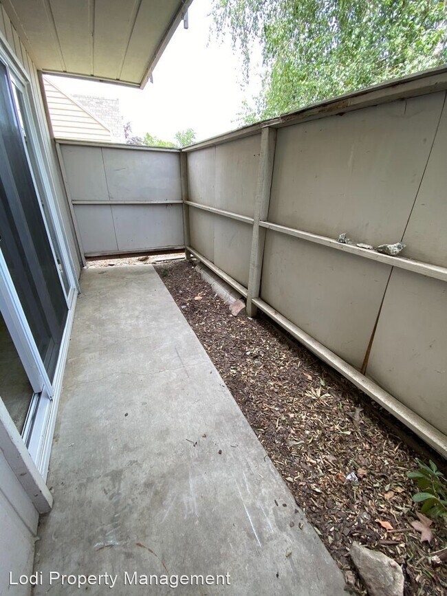 Building Photo - 715 N Church St