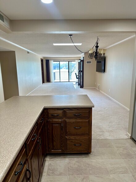 Building Photo - 4336 Lakeshore Ln