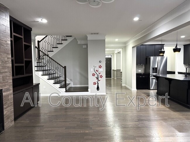 Building Photo - 920 Grove Valley Dr