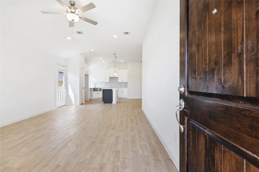 Building Photo - 1127 Santee Ct