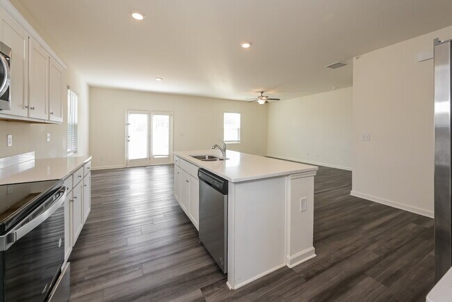 Building Photo - 114 Bentwater Wy