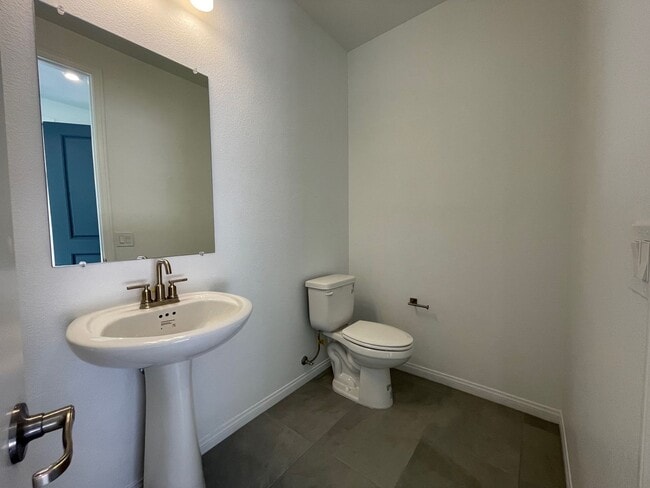 Building Photo - 3 BED 2.5 BATH 2 CAR GARAGE TOWNHOME FOR RENT IN CADENCE MASTER PLANNED COMMUNITY