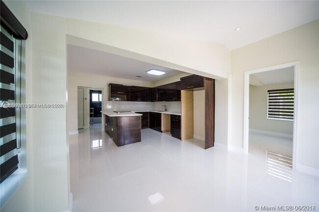 Building Photo - 1748 NE 180th St