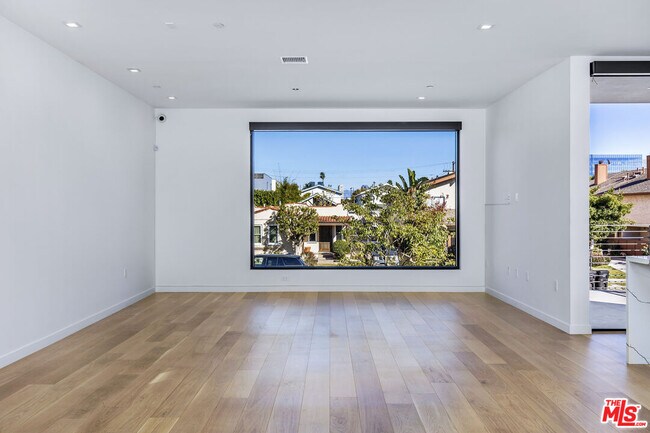 Building Photo - 2019 Barry Ave