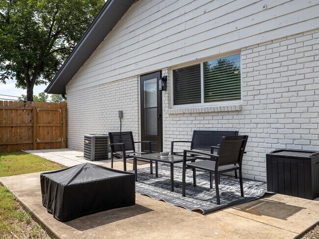Building Photo - 8314 Bowling Green Dr