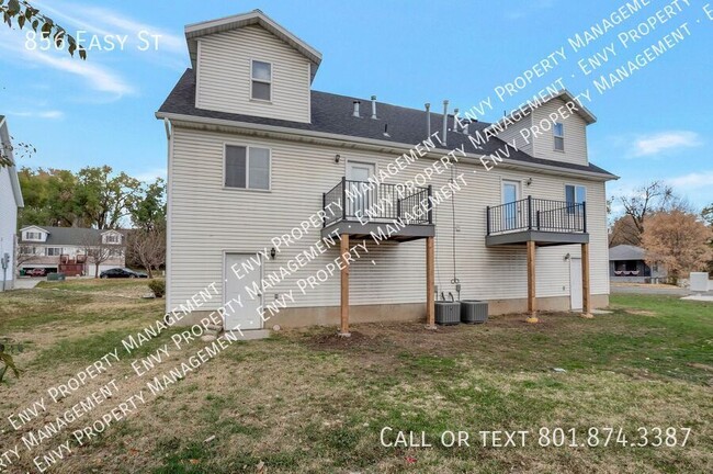 Building Photo - Spacious 3 Bed - 2 Bath - Pet Friendly - 2...