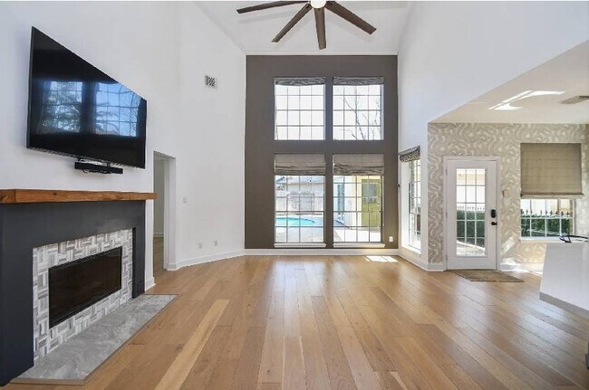 Building Photo - Highly desirable modern home with a pool