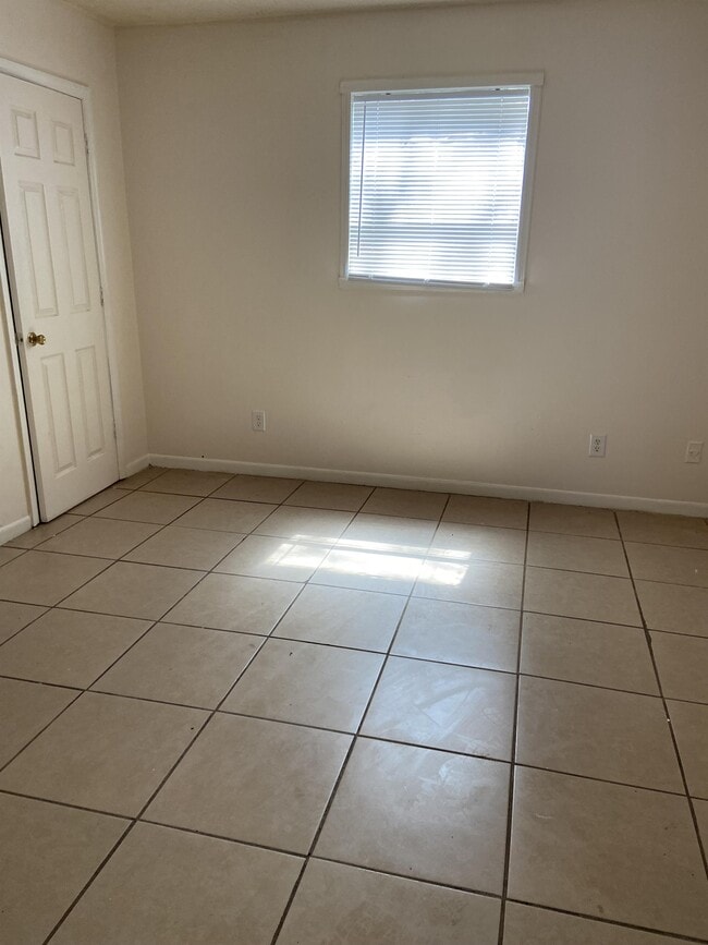 Building Photo - 619 Vallotton Dr