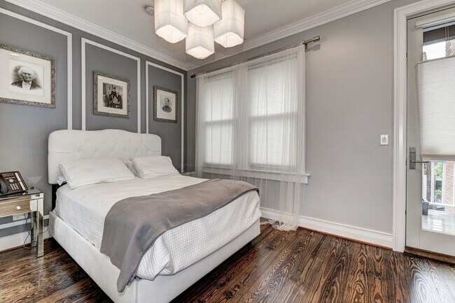 Building Photo - Renovated Contemporary - Available FURNISHED or unfurnished RENTAL