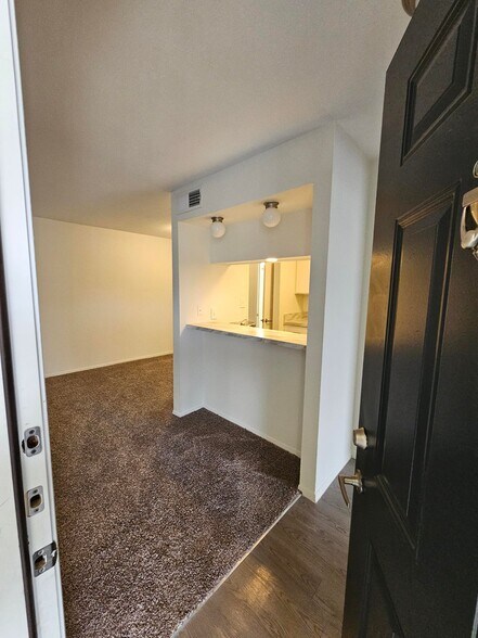 Building Photo - 8225 Calmont Ave