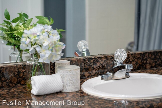 Building Photo - 2 br, 2 bath House - 3349 S Kirkman Rd. # ...