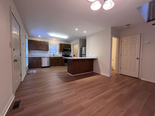 Building Photo - 4024 Palmetto Dr