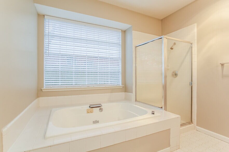 Building Photo - 3119 Creek Manor Dr