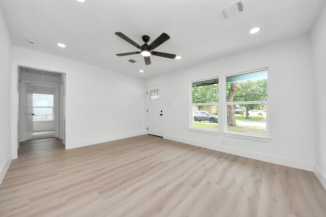 Building Photo - 11503 Duane St