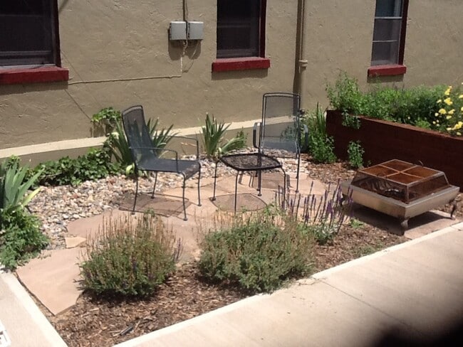 Building Photo - Charming 1 Bedroom, 1 Bath Apartment – Wal...