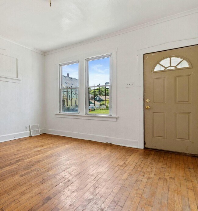 Building Photo - 2860 N 35th St
