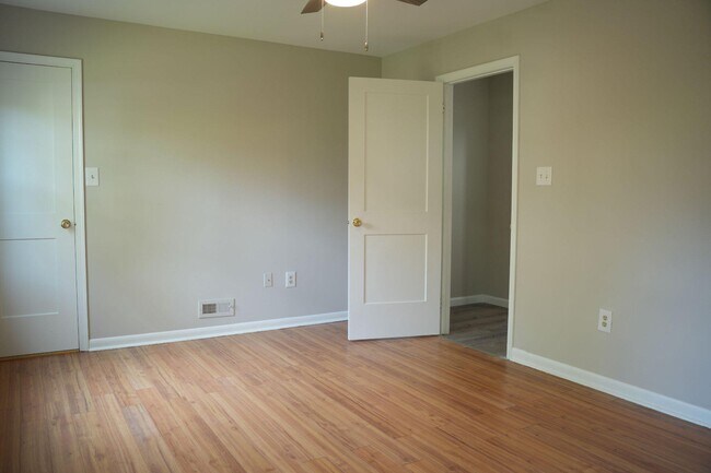 Building Photo - 84 Woodlake Dr