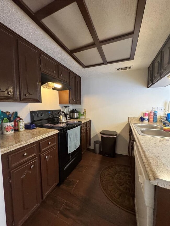 Building Photo - 2900 Lovell Dr