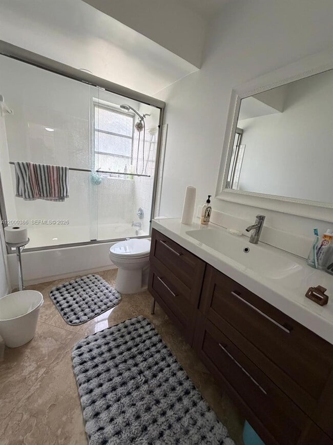 Building Photo - 219 NE 14th Ave