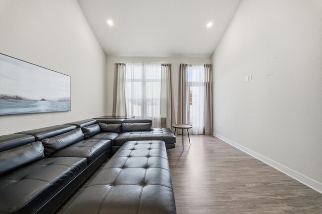 Building Photo - 1617 Catbird Ln