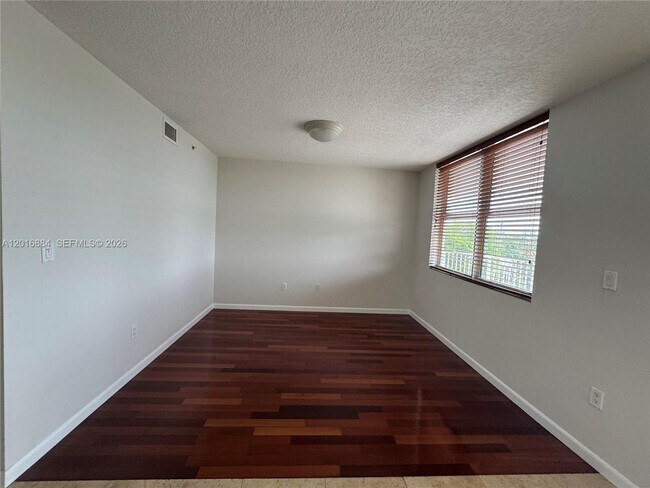 Building Photo - 1555 N Treasure Dr