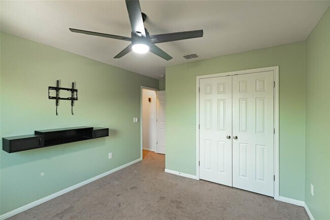 Building Photo - 415 Eagle Brook Ln