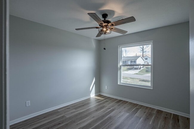 Building Photo - 1311 Farmingdale Dr