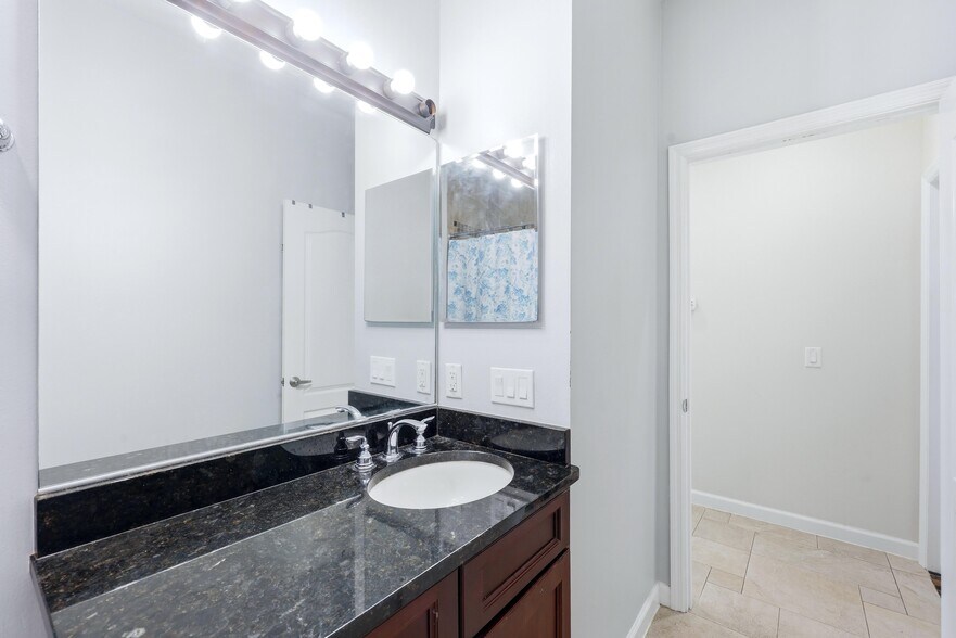 Building Photo - 6652 7th Avenue Cir W