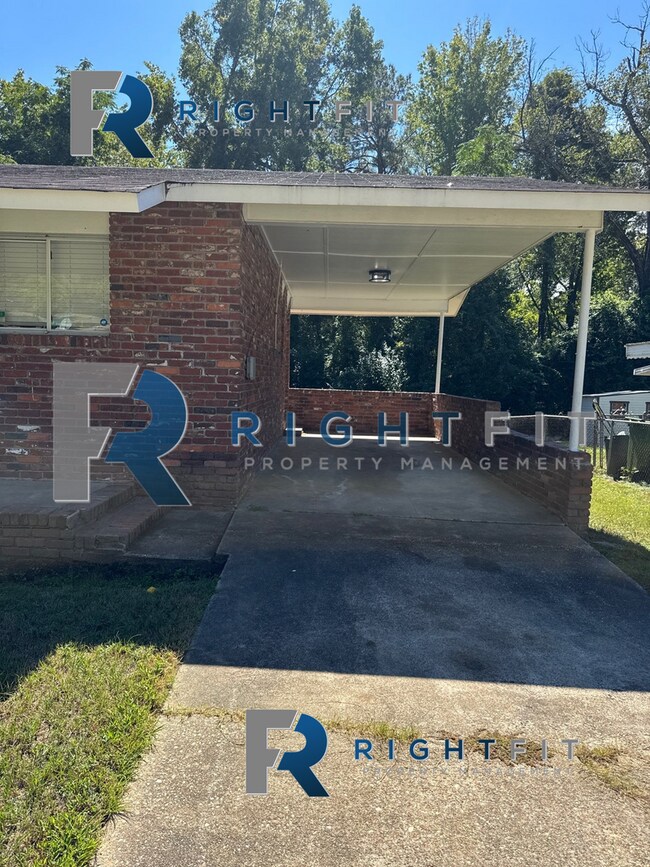Building Photo - Lovely Ranch Style Home