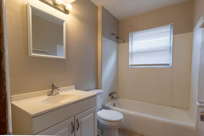 Building Photo - Spacious 3BD/1.BTH Home in Spencer